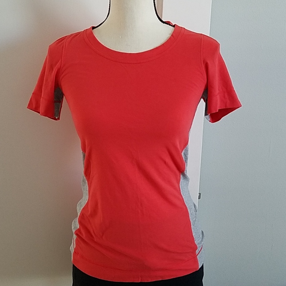 Lululemon tee SZ 4